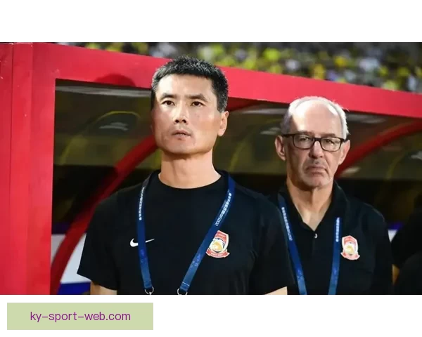 国足全新战袍震撼亮相邵佳一亲临现场助阵